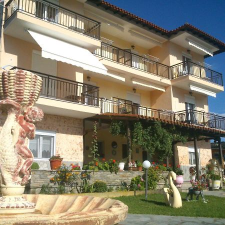 דירות אורמוס פנגיאס Sofia & Lakis House מראה חיצוני תמונה