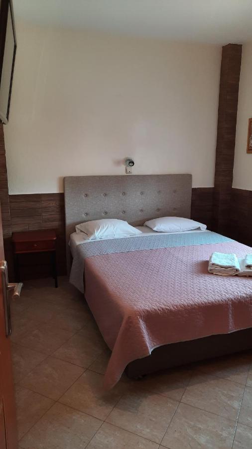 דירות אורמוס פנגיאס Sofia & Lakis House מראה חיצוני תמונה